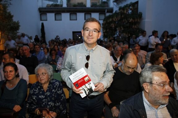 Santiago Posteguillo, ayer con el público que asistió a Aula LAS PROVINCIAS en el Museo L'Iber :: irene marsilla