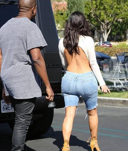 Kim Kardashian provocativa hasta para ir al cine