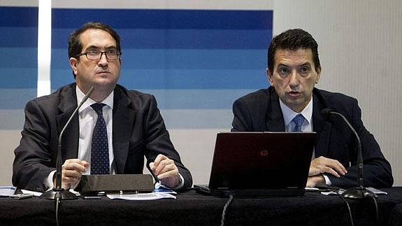 Belausteguigoitia y Domenech, en la presentación del informe en Castellón. 