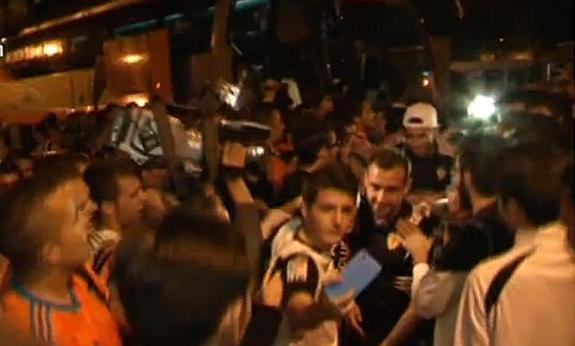 Así recibió la afición al Valencia en Mestalla tras ganar al Villarreal