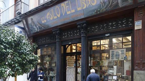 El Asilo del Libro, uno de los 50 comercios históricos de Valencia.