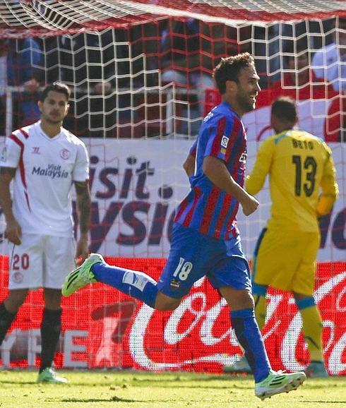 Casadesús celebra su gol ante el Sevilla.