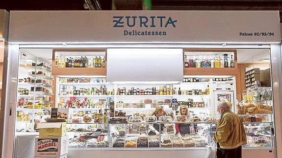 Carmen, dueña del Zurita, preside la asociación de comerciantes del mercado de Ruzafa.