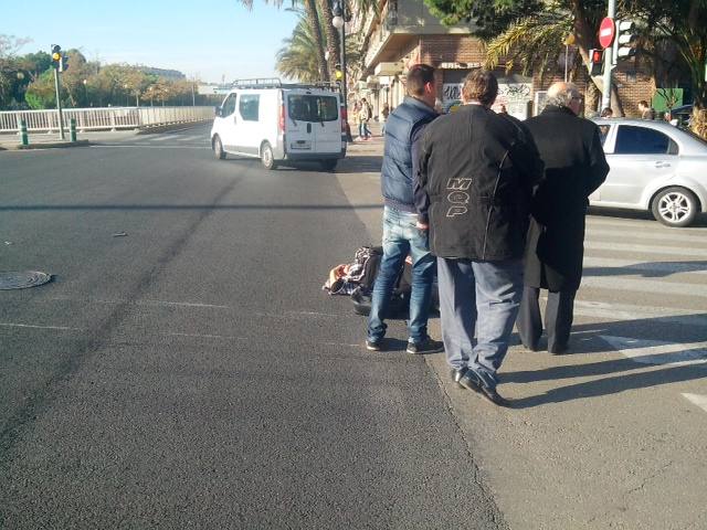 Una mujer resulta herida tras derrapar la moto que conducía en el puente de les Arts de Valencia