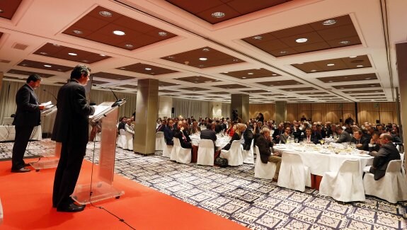 Julián Quirós, director de LAS PROVINCIAS y José Ciscar, vicepresidente del Consell, se dirigen a los invitados del Foro LAS PROVINCIAS.