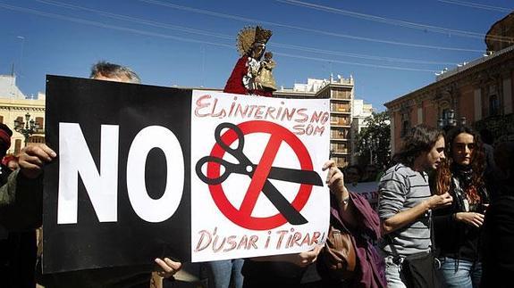 Una protesta de profesores interinos en Valencia.