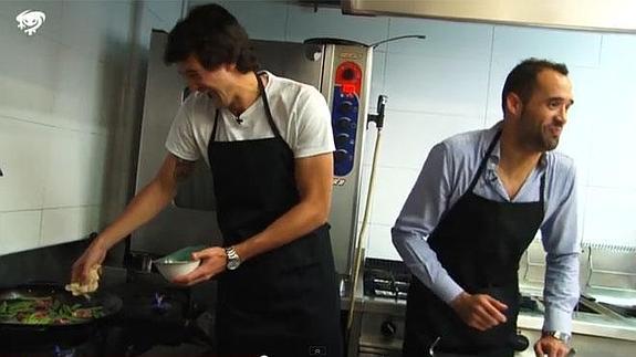 Juanfran y Rodas celebran el triunfo en el derbi con una paella