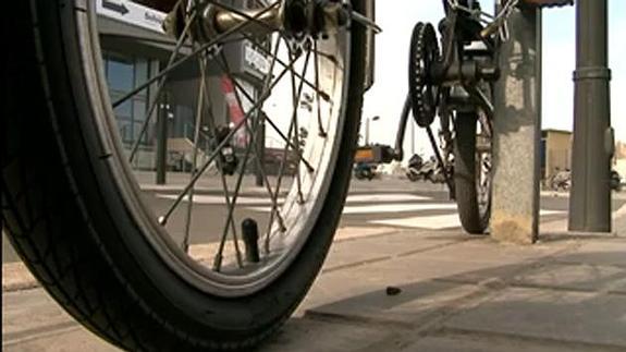 Sólo tres plazas de bicicletas para cientos de vecinos y trabajadores