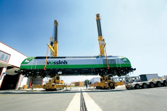 Traslado de la locomotora Euro4000 fabricada por Vossloh en Albuixech. :: LP