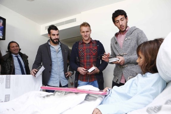 Negredo, Yoel y Parejo, en su visita a La Fe. :: vcf/lázaro de la peña