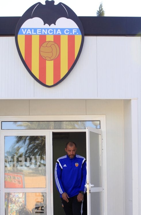 Nuno sale de la sala de prensa de la ciudad deportiva.