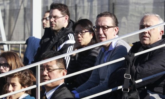 Lay Hoon, junto a Peris, ayer en Paterna.