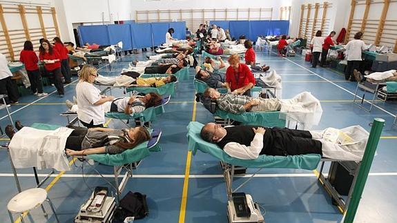 800 donaciones diarias durante dos semanas permiten recuperar las reservas de sangre