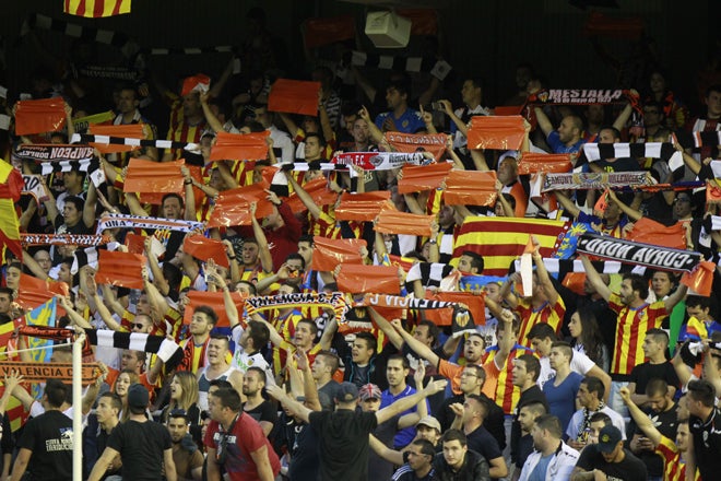 La Curva Nord empleará el valenciano de la RACV para emitir sus comunicados