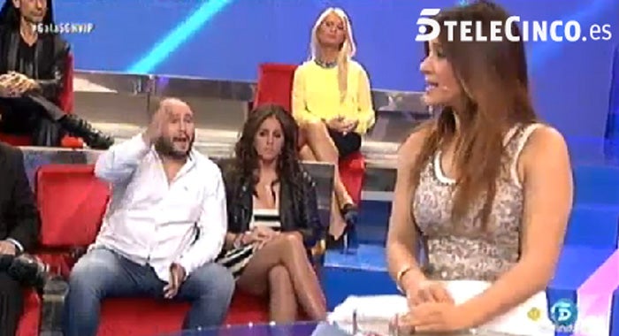 Un momento del tenso cara a cara entre Laura Cuevas, en el primer plano de la imagen, con Kiko Rivera y Anabel Pantoja.