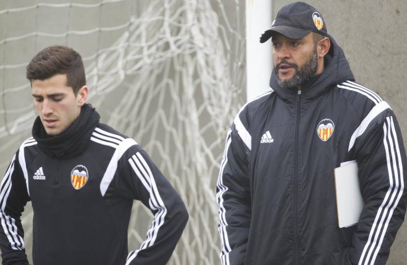 Mustafi se pierde el entrenamiento en el que sí estuvo Parejo