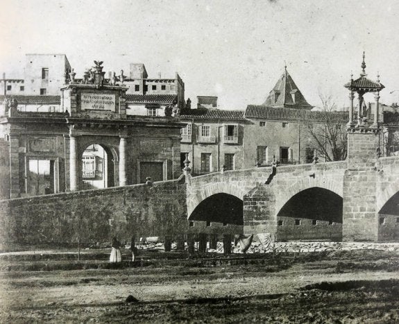 Un siglo y medio del derribo de la muralla medieval