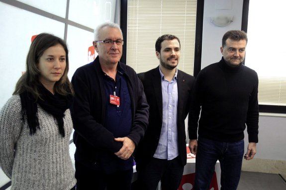 Marina Albiol, junto a Cayo Lara, Alberto Garzón y Antonio Maíllo. :: EFE/Víctor Lerena