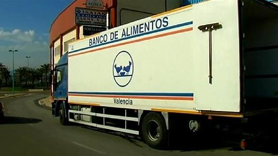 El Banco de Alimentos de Valencia envía un camión con comida al de Cádiz.