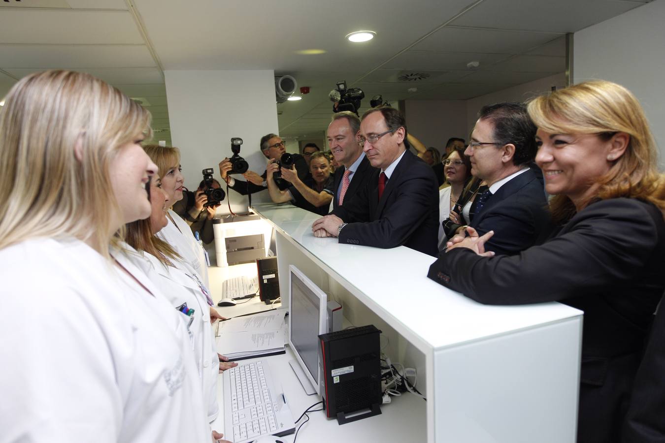 El Hospital de Llíria abre sus puertas y Fabra anuncia que el de Gandia se inaugura en un mes