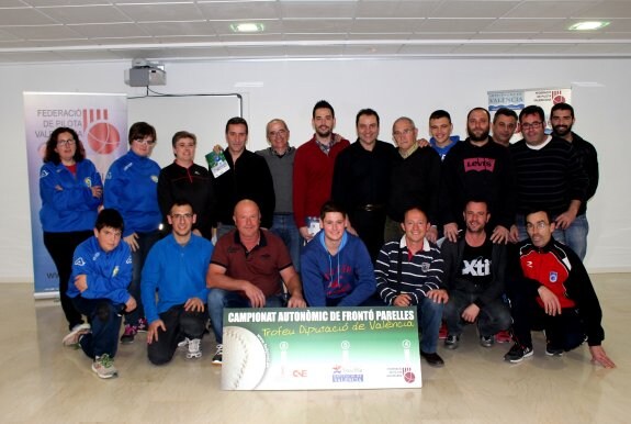 Los clubes de Canals, Moixent y Almussafes acudieron al acto de presentación del torneo. :: fpv