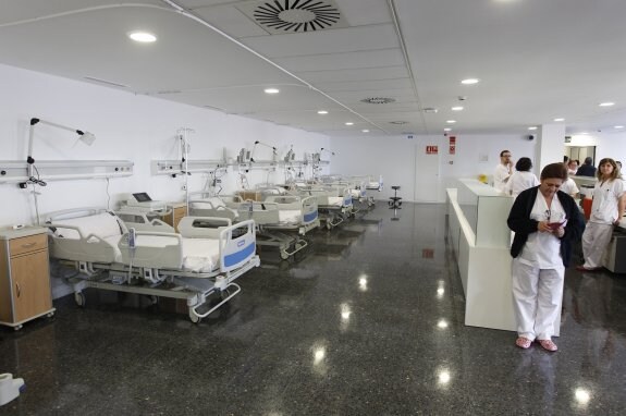 Aspecto que ofrecía ayer la unidad de Urgencias del Hospital de Llíria. :: J.SIGNES