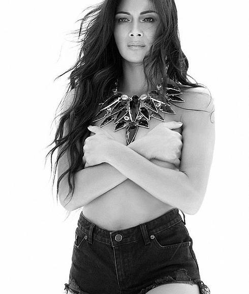 Nicole Scherzinger, ex de Hamilton, posa en topless tras su ruptura con el piloto