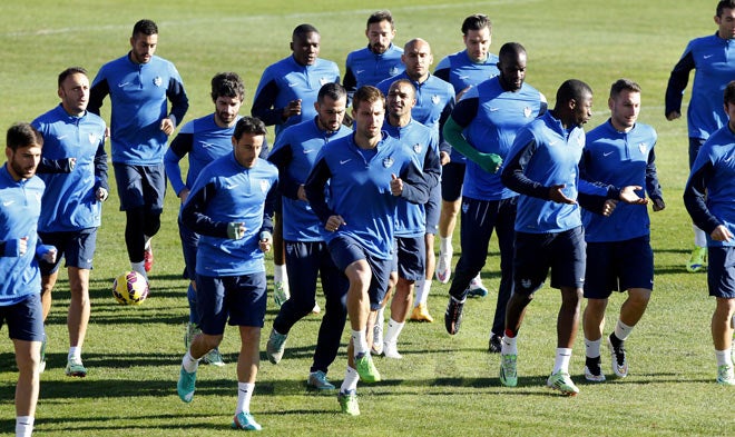 Los jugadores del Levante, entrenando en el Ciutat de Valencia.