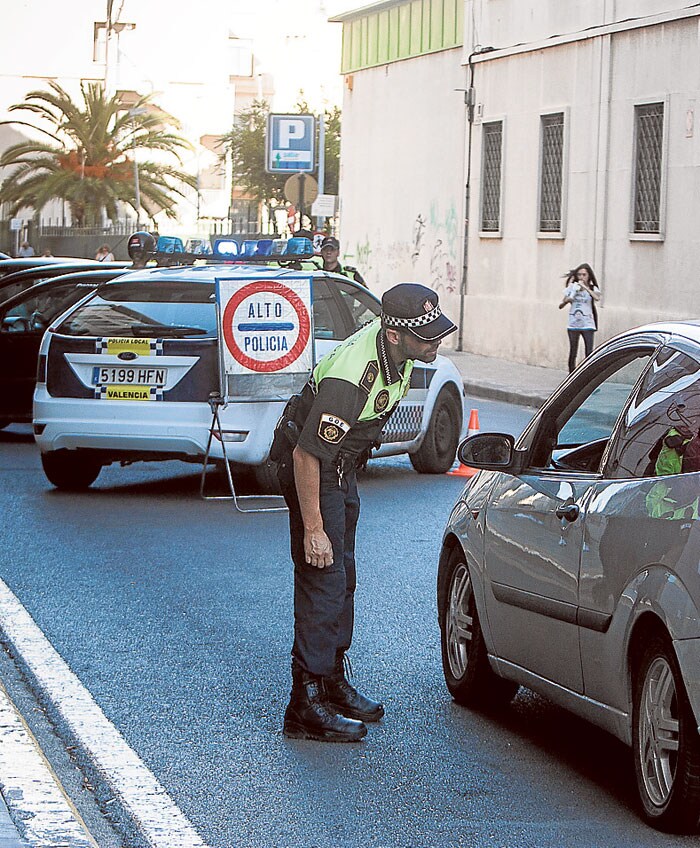 Control policial en el centro de Valencia.