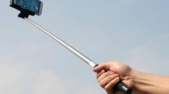 Francia se posiciona en contra de los 'palos-selfie'
