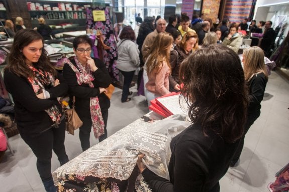 Las falleras van de rebajas
