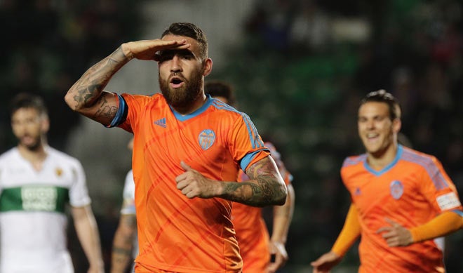 Nicolás Otamendi celebra su gol ante el Elche.