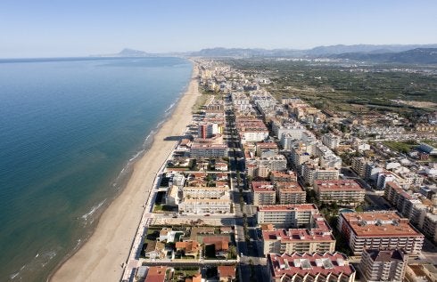 La tranquila playa de Daimús, vista desde el cielo.:: LP