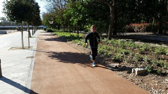 Una corredora, en el nuevo tramo. :: lp