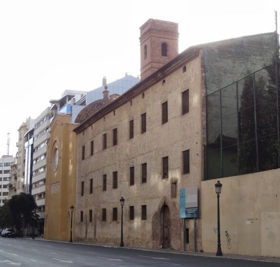 El Convento de San Vicente de la Roqueta espera décadas su puesta en valor.  :: lp