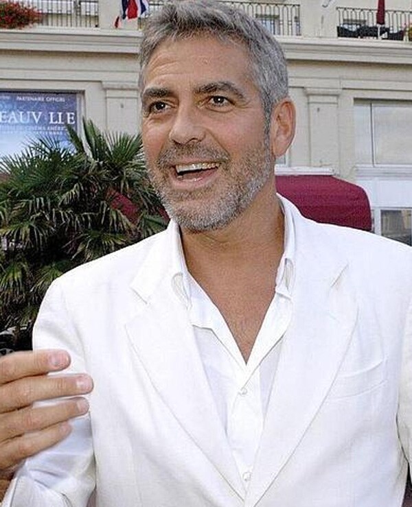George Clooney con barba.