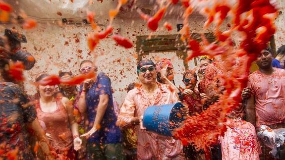 La Tomatina 2015 celebra su 70 aniversario con 150 toneladas de tomate y nuevas tecnologías