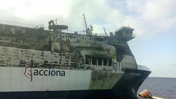 Valencia, posible destino para remolcar el ferry incendiado