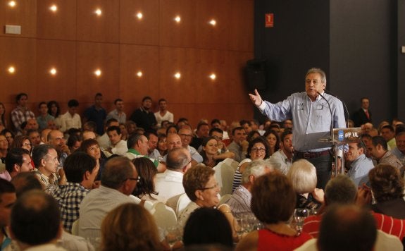 Alfonso Rus
interviene en un
acto del PP
valenciano. 