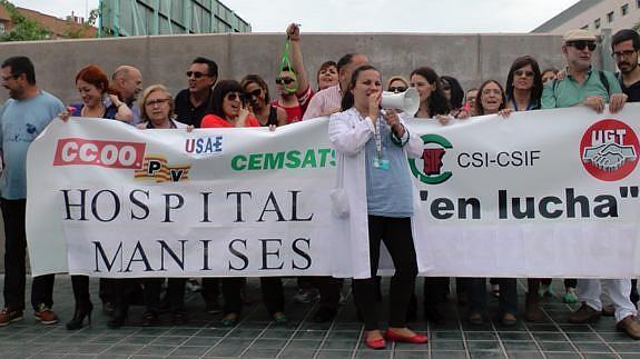 Trabajadores del hospital de Manises reclaman mejoras en sus condiciones laborales.