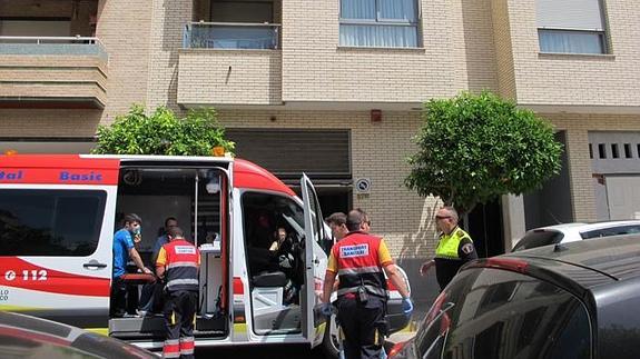 Tres personas, atendidas por inhalación de humo debido al incendio de una cocina en Dénia