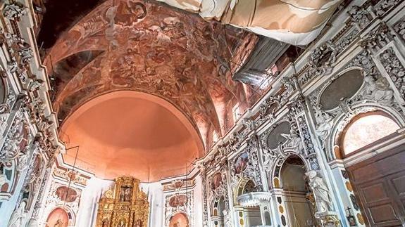 Bóveda de los Santos Juanes, pendiente de restaurar, y ábside donde se arrancaron y desaparecieron las pinturas.