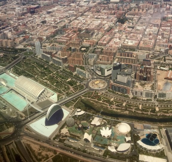 Vista aérea de la Ciudad de las Artes y las Ciencias. :: LP