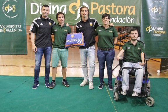 Javi Fuego, Pablo Cantero, Lucas Orban, Raquel Mateu y Gabi Calvo, tras la ponencia en la Universitat de València.