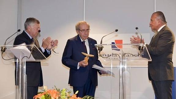 Miguel Dols Piquer  recibe la Alta Distinción de la fundación en Valencia.