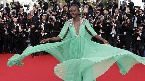 La actriz Lupita Nyong'o, en la alfombra roja del festival de Cannes.