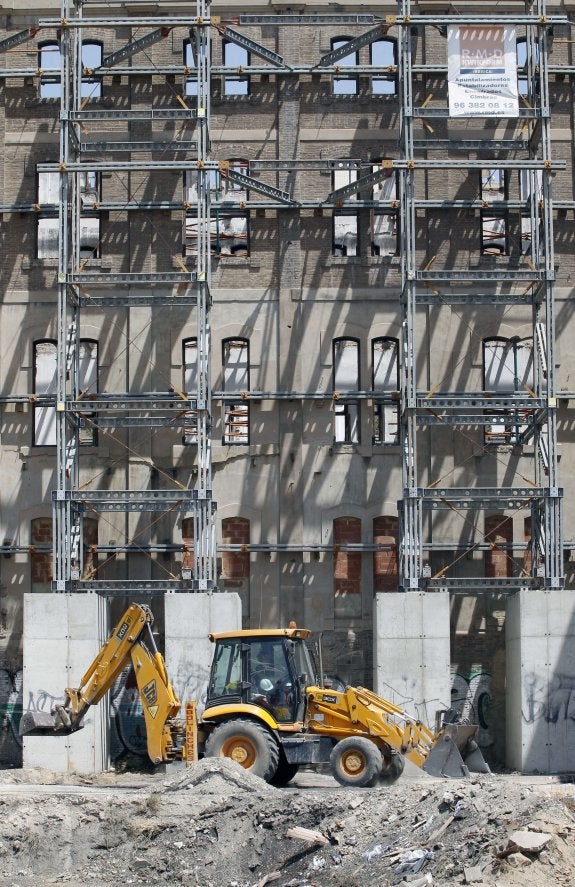 Aspecto de las obras de la Harinera del Grao. :: irene marsilla