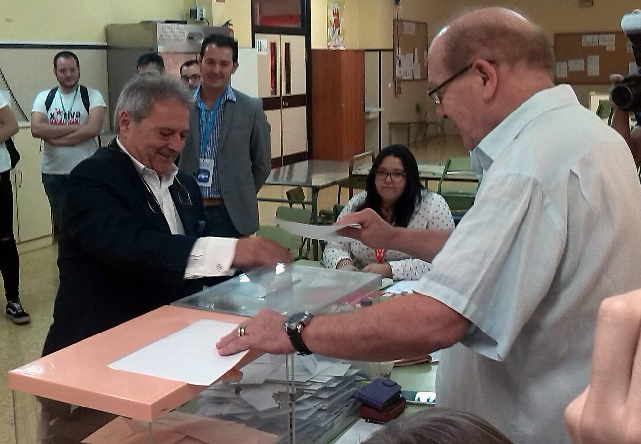 Alfonso Rus ha ejercido este domingo su derecho al voto.