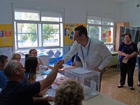 Toni Pérez, en la votación. :: lp