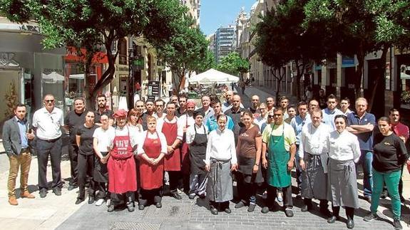 Concentración de hosteleros en el paseo de Ruzafa.